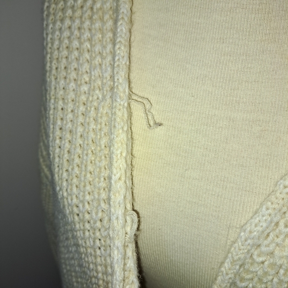 Foreve21 Knitted Cardigan Size Small - Picture 4 of 9